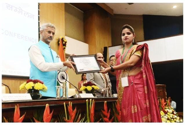 Passport Seva Puraskar 2022 External Affairs Minister S Jaishankar honored Aparajita of Kashi
