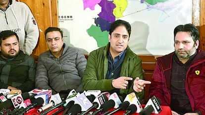 श्रीनगर मेयर जुनैद अजीम मट्टू पत्रकार वार्ता के दौरान