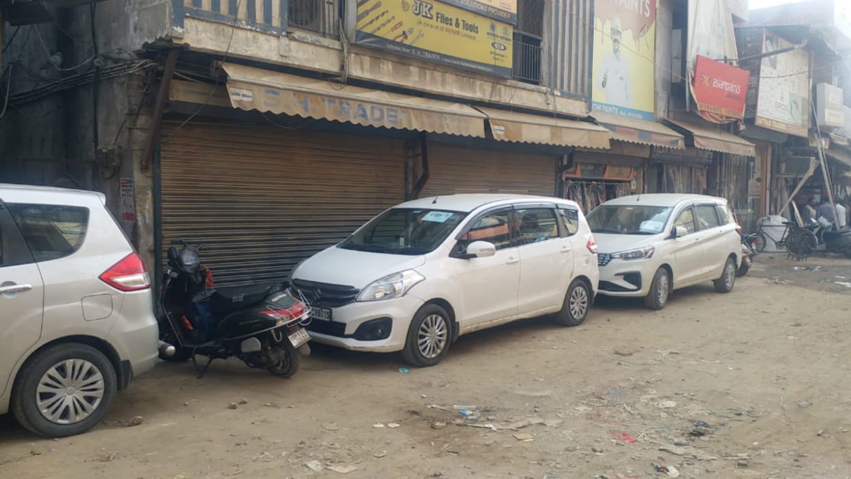 Radha Mohan Purushottam Das Jewelers and promoter of Emerald raided, action taken at other 17 places as well