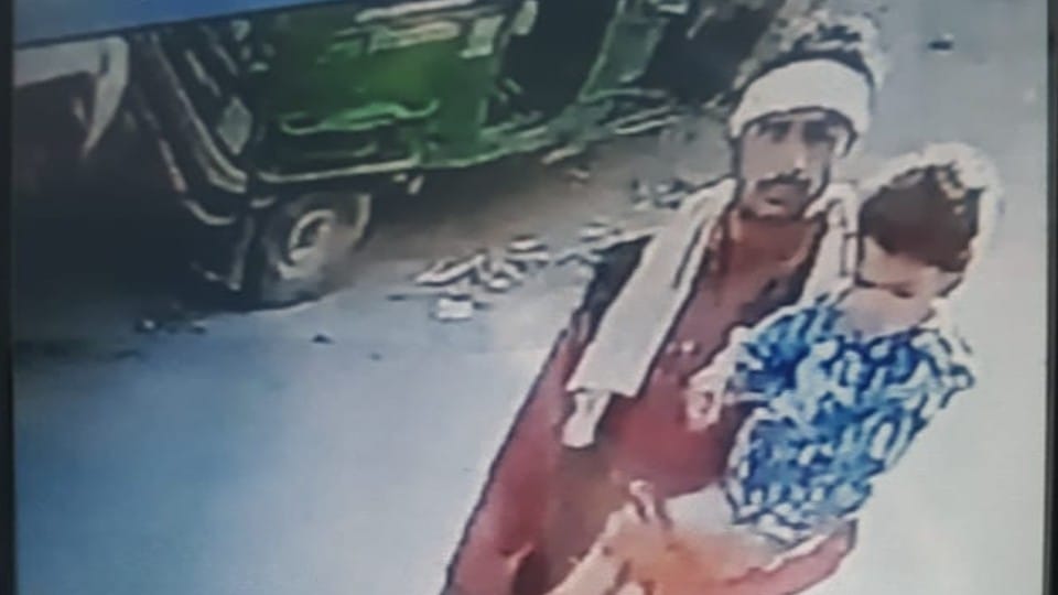 Police recovered two and half year old Mayank safely and arrested kidnapper in agra