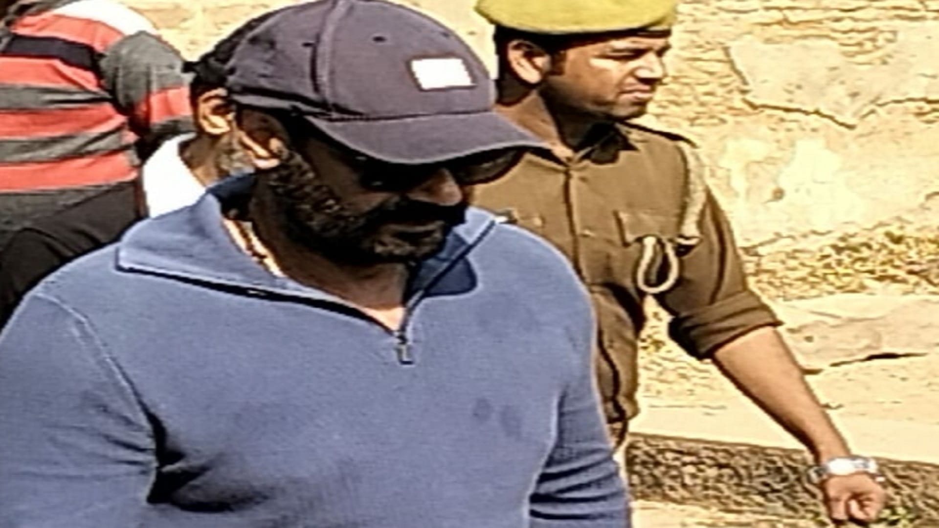 photos Cap and blue sweater surrounded by security personnel, appeared in this style in ajay devgan