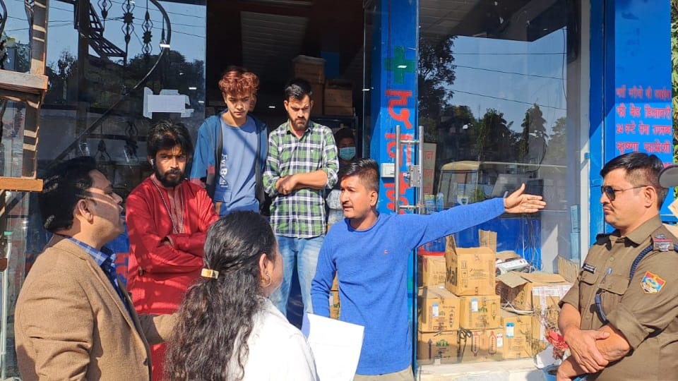 Rishikesh: Indecency with Assistant Drug Controller and medical store closed in presence of police