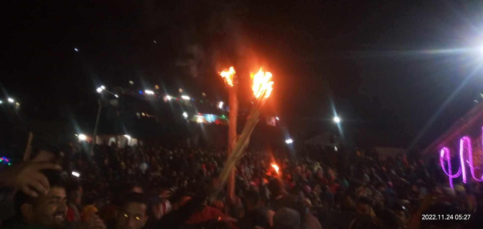 Tree broke during Devlang fair in Uttarkashi Rawai area stampede Uttarakhand news in hindi