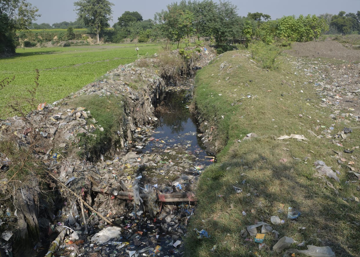 150 bigha farming barren due to chemical water of drain
