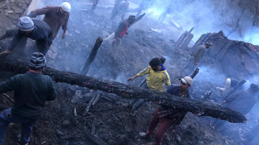 Jammu-Kashmir: Fierce fire broke out in the house in Surankote area of Poonch, painful death of mother and son
