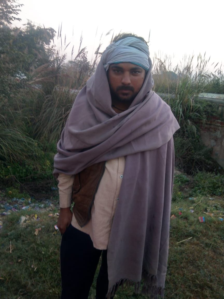 Etawah, Pickup overturned in the drain after breaking the railing