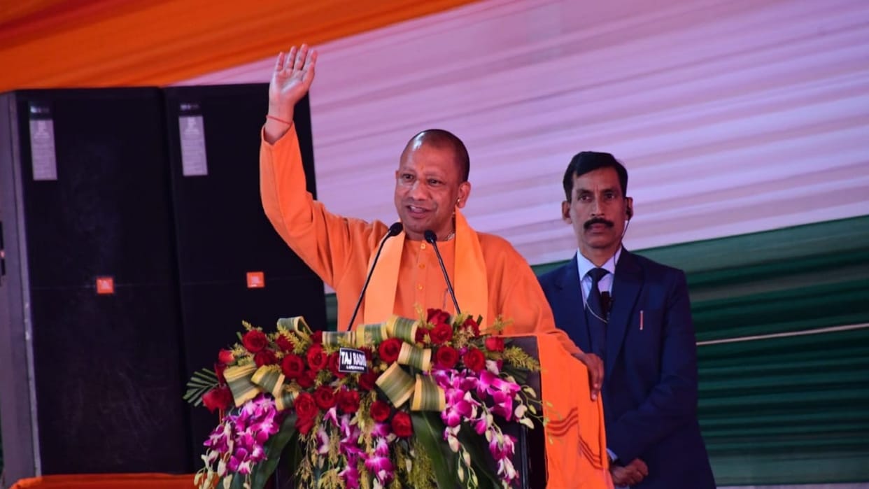 CM Yogi inaugurated and laid foundation stone of many schemes in Jhansi