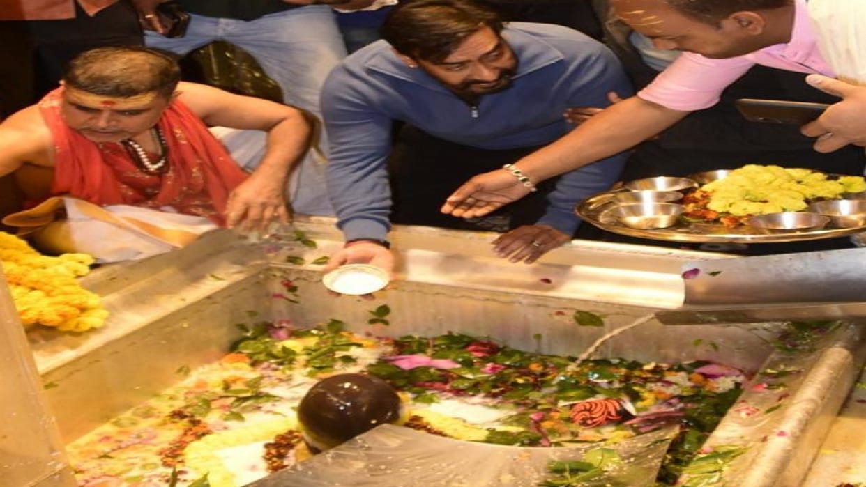 photos Cap and blue sweater surrounded by security personnel, appeared in this style in ajay devgan