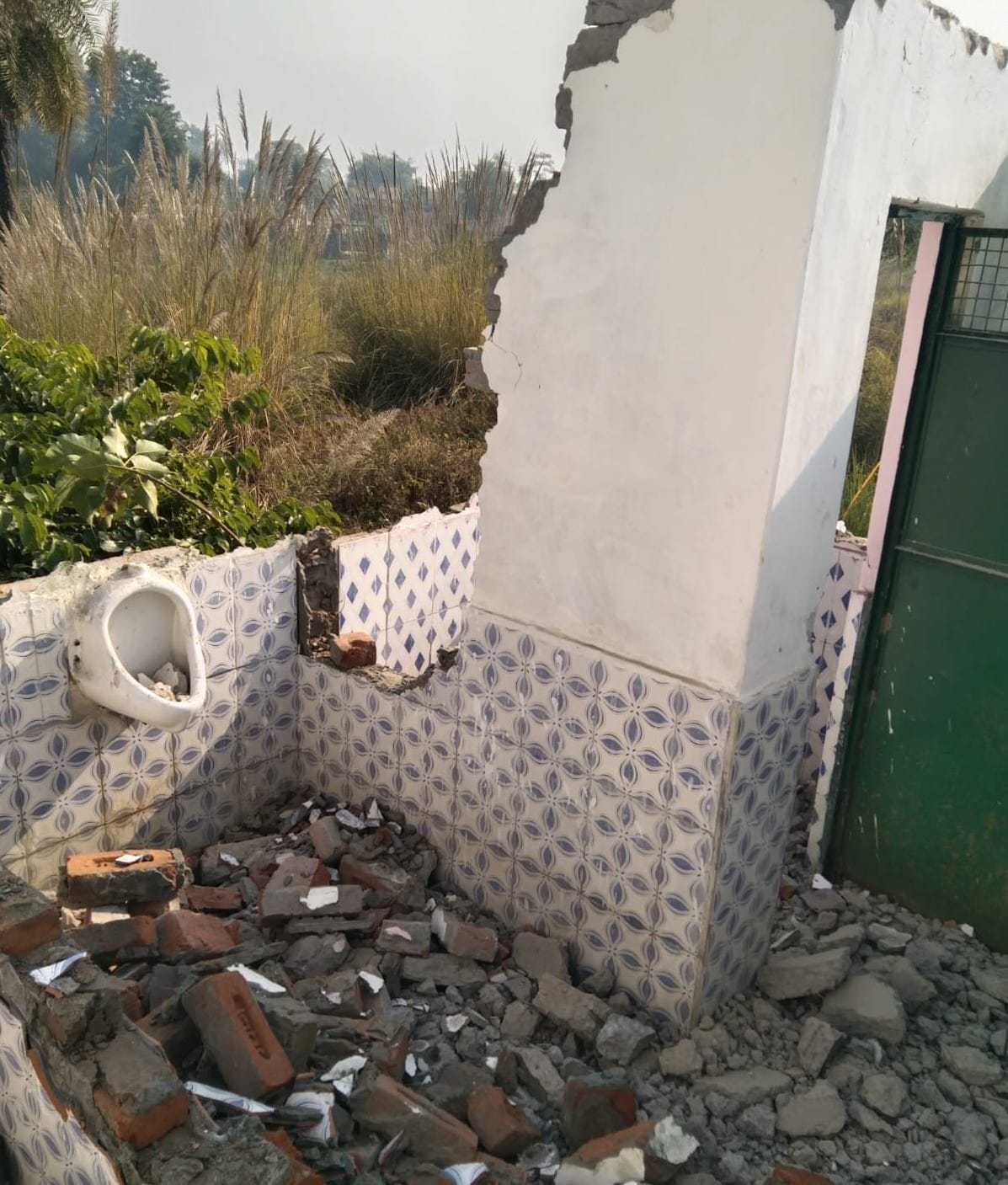 Linter of toilet of primary school Lahkkala fell