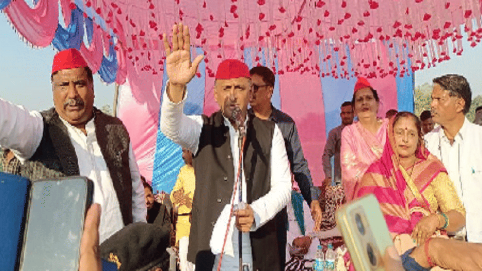 SP National President Akhilesh Yadav addressed the Nukkad Sabha in Mainpuri