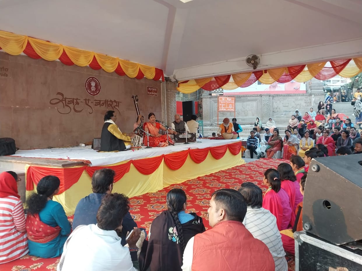 Subh E Banaras When Malini Awasthi sang 'Mohan Jago Bhor Ki Chidiya Bolan Lagi at Assi Ghat