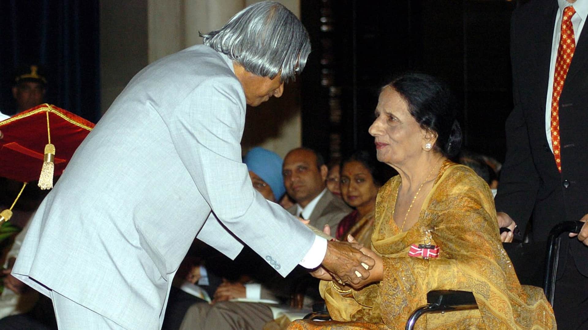 Surinder Kaur Birthday Special know Punjabi singer whose songs became super hit after 50 years career life