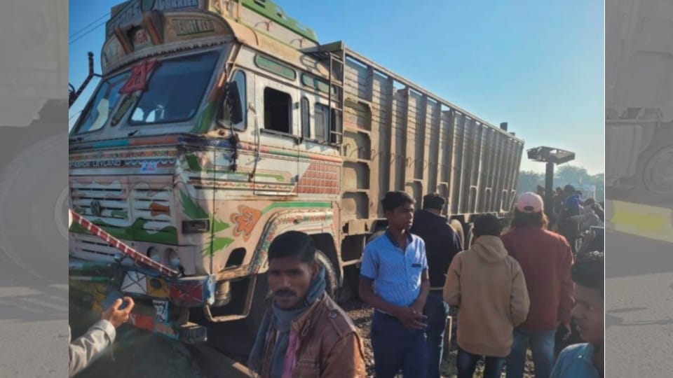 Ratlam: Truck rammed bike riders on railway track, two youths died
