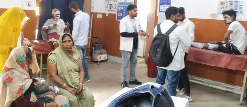 Fire broke out while filling gas in cylinder, three scorched