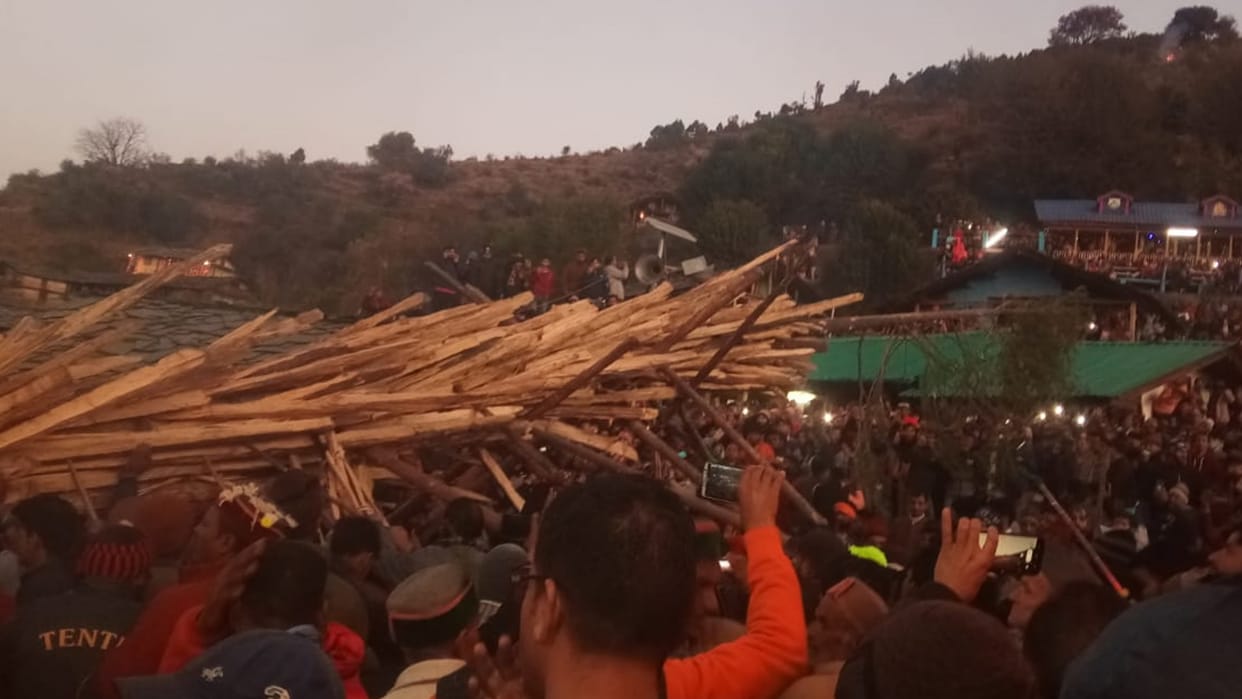 Tree broke during Devlang fair in Uttarkashi Rawai area stampede Uttarakhand news in hindi
