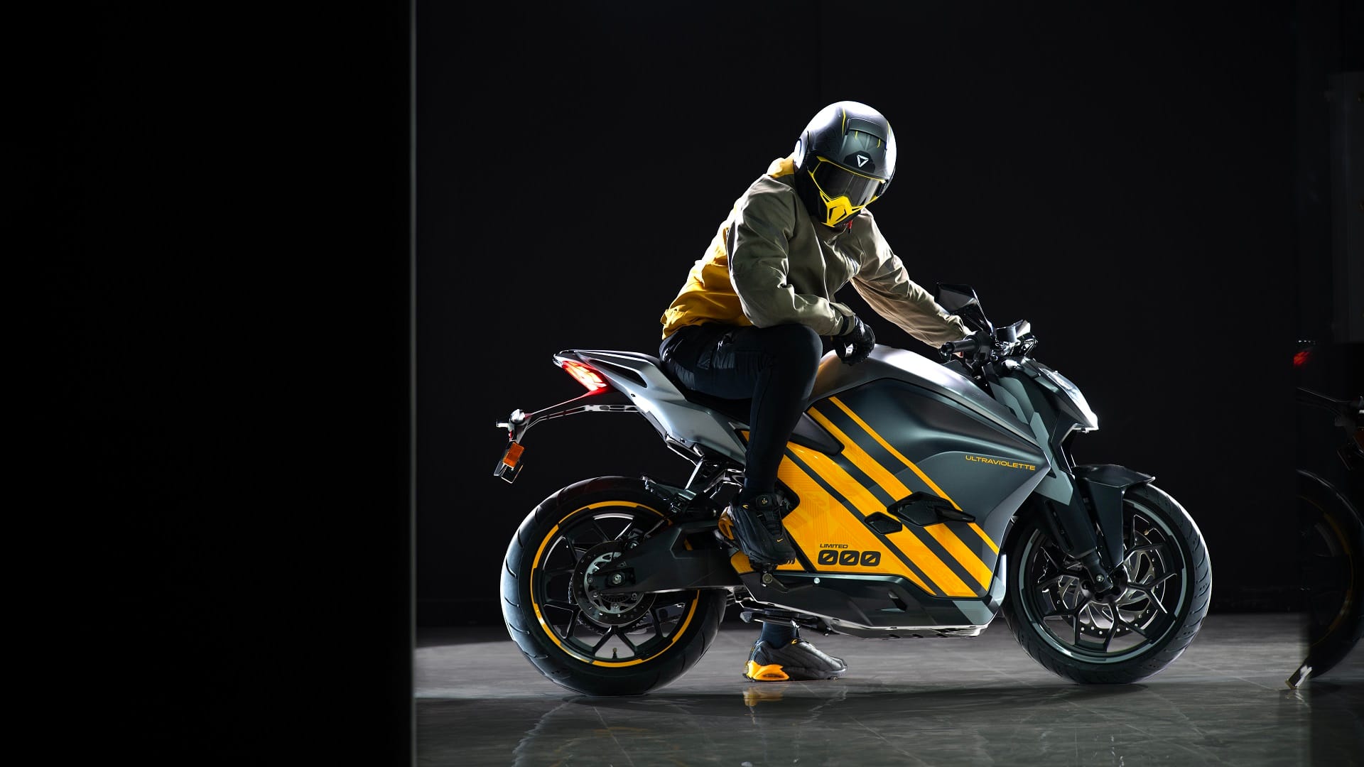 Ultraviolette F77 Electric Motorcycle Launched in India Know Price Range Features Specs News in Hindi