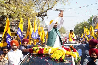 वीरवार को गुजरात में चुनाव के प्रचार के दौरान मुख्यमंत्री भगवंत मान।