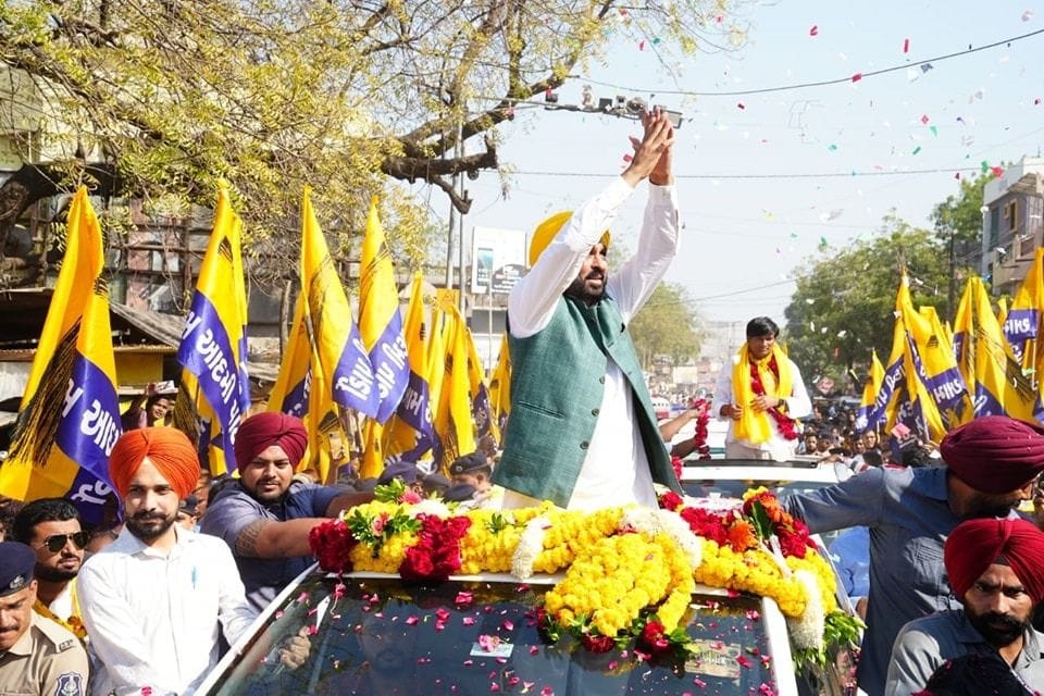 AAP and Congress leaders from Punjab put their strength in Gujarat