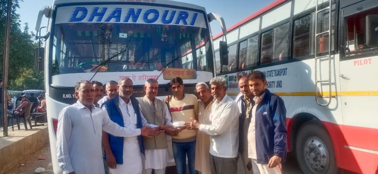 60 thousand rupees left on the seat returned to the bus passenger