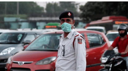 Delhi : Four wheeler drivers do not obey traffic rules