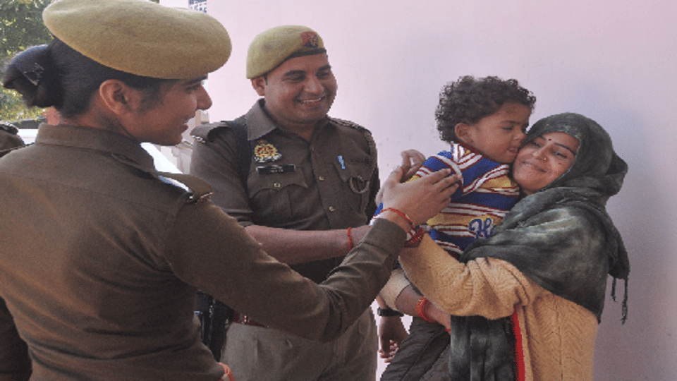 Agra child kidnapping Happiness returned to the family with Mayank's arrival