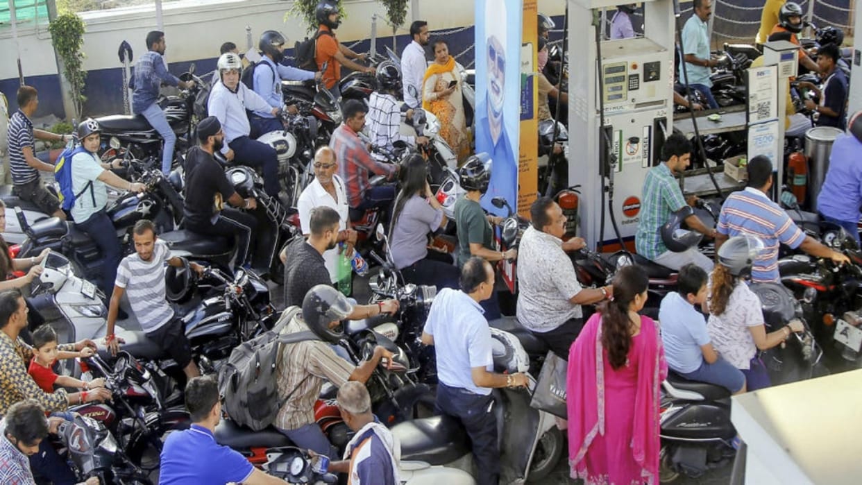Assam-Meghalaya border row: Assam Petroleum Mazdoor Union resumes fuel transportation to Meghalaya
