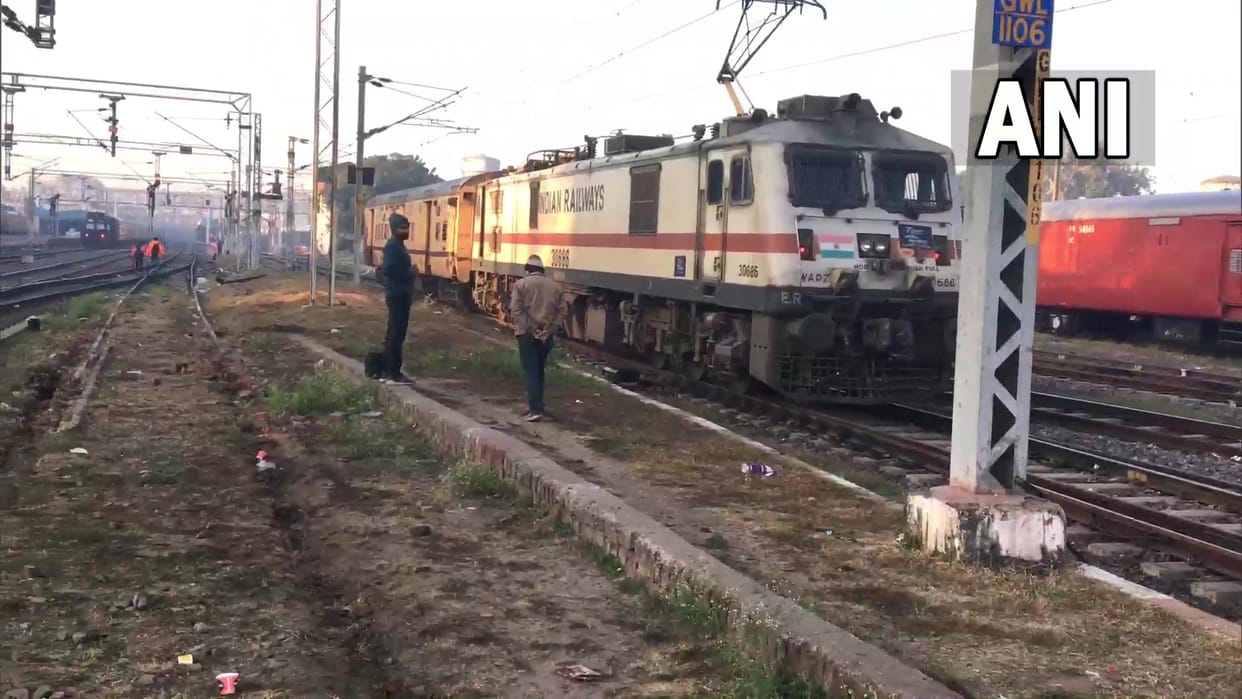 Two coaches of Barauni Gwalior Express derailed in Gwalior Station