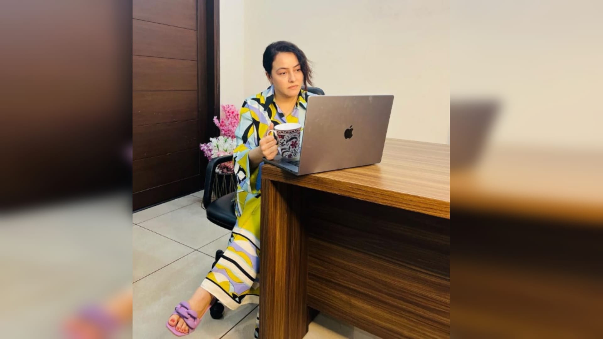 Baghpat: On having one million followers, Honeypreet cut the cake holding the Dera chief's hand