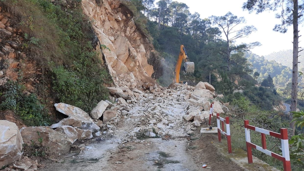 No Traffic Movement In Bageshwar Girecheena Road