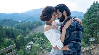 Bhediya movie review in hindi amar Ujala Amar Kaushik Varun Dhawan Kriti Sanon Deepak Dobriyal Abhishek Dinesh