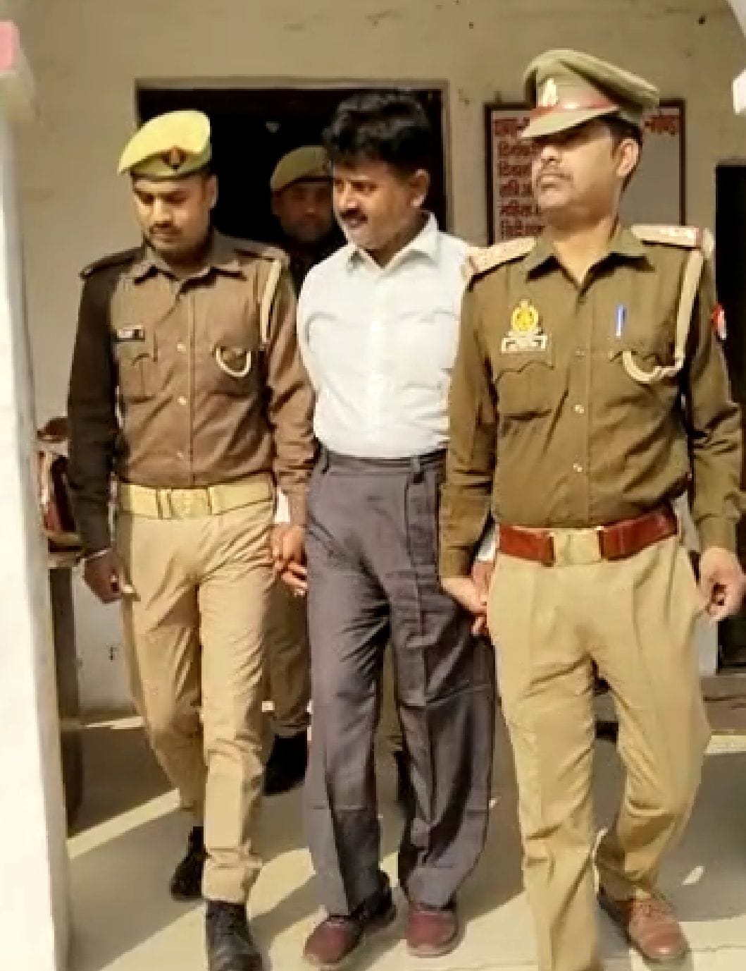 arrest,gonda,land,mastermind,accused