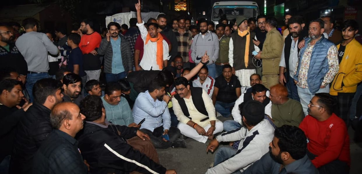 US Nagar Dispute between two parties attacked On BJP leaders Uttarakhand news in hindi