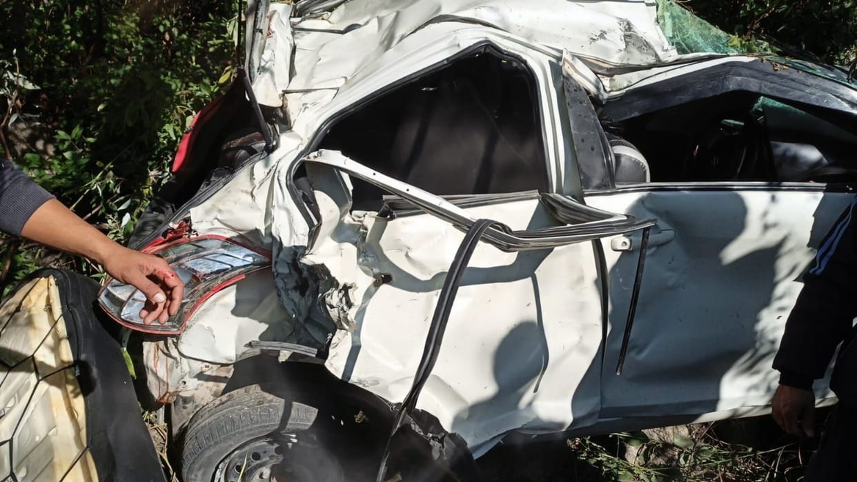 woman killed husband injured as fall into gorge near karsog Mandi himachal pradesh