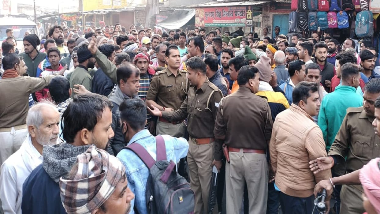People angry over the death of an army soldier injured by TTE's push in the train jamming the highway