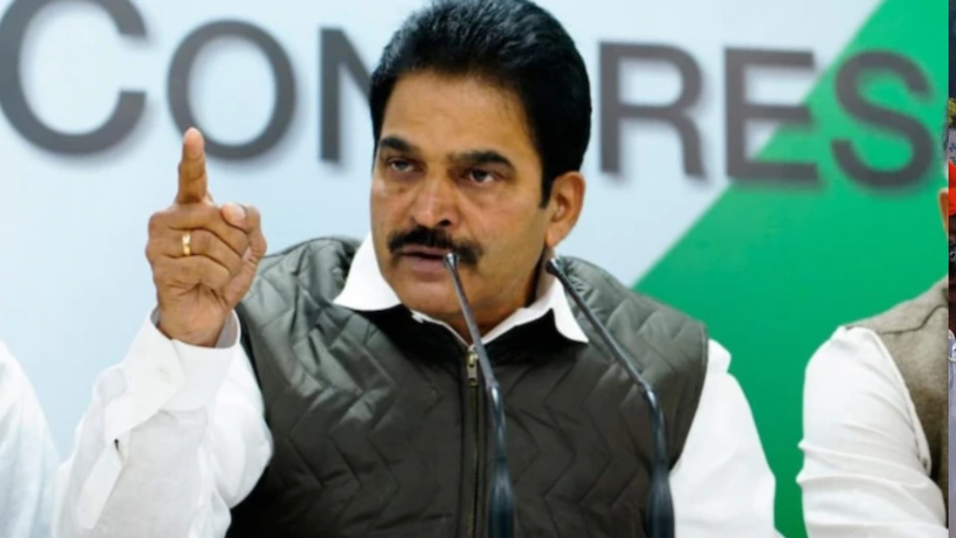 Ashok Gehlot Vs Sachin Pilot KC Venugopal Will Be In Jaipur 29 November to Resolve the Crisis