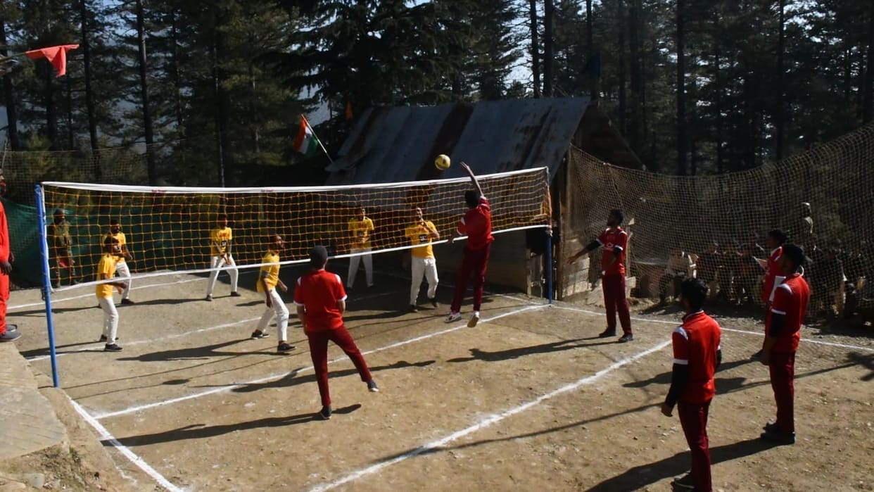 Kupwara: Manjpathar Fighters won the exciting match of volleyball tournament