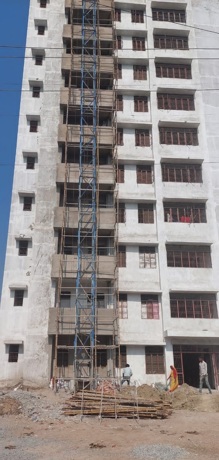 Five months delay in construction of residential building