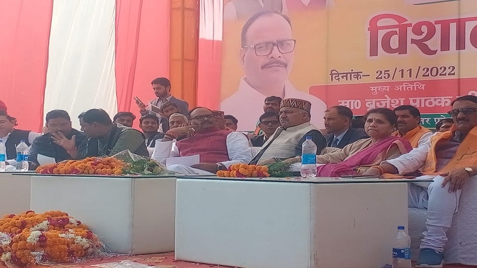 Mainpuri Bypoll 2022 Deputy CM Brajesh Pathak reached Kusmara in Mainpuri and addressed the public meeting