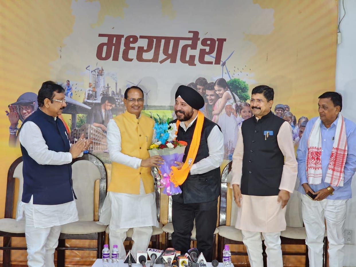 MP News: Narendra Saluja, close to Kamal Nath, joins BJP, experts say trying to divert attention from Rahul's