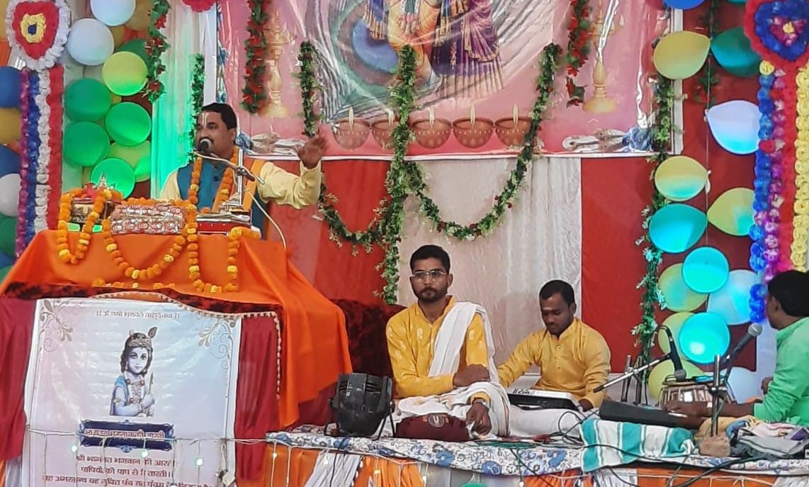 shreekrshn janmotsav par jhoome shraddhaalu