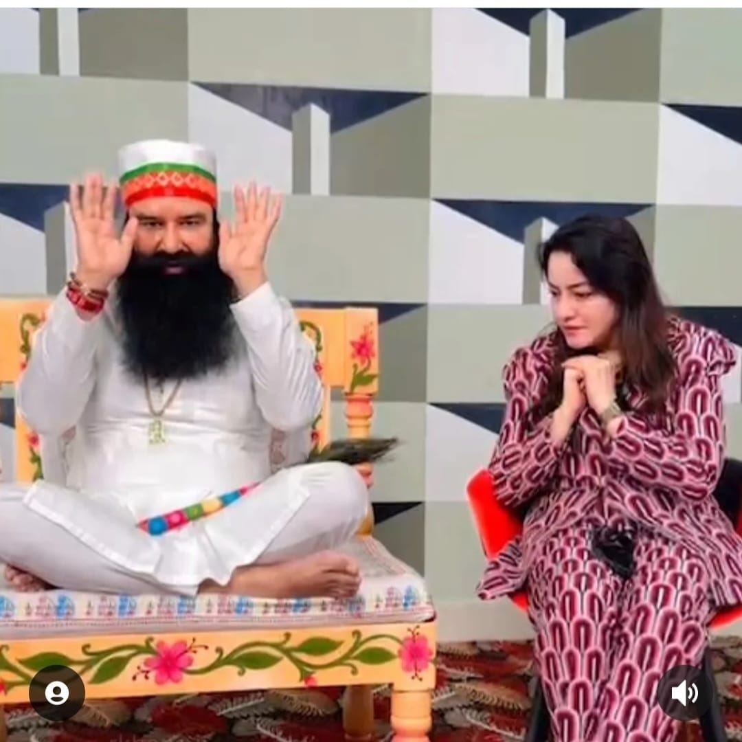 Deramukhi came live on social media with Honeypreet before going to jail