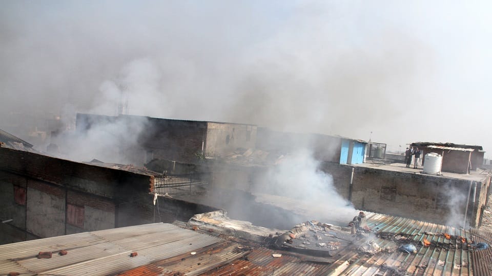 150 shops of Bhagirath Palace burnt loss of 500 crores