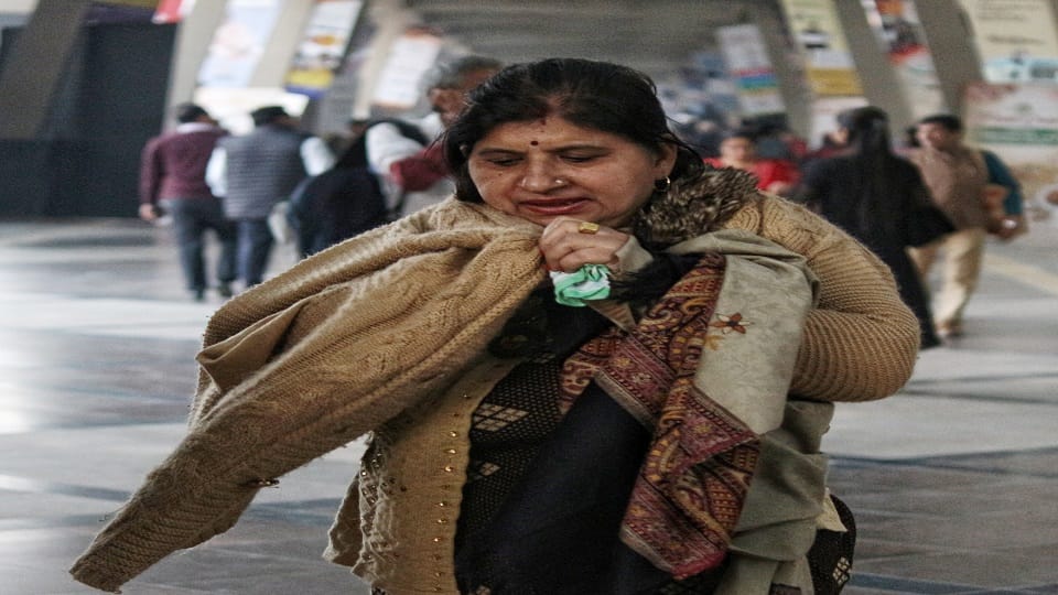 Coldest Friday morning in Delhi after eight years air reached very poor category