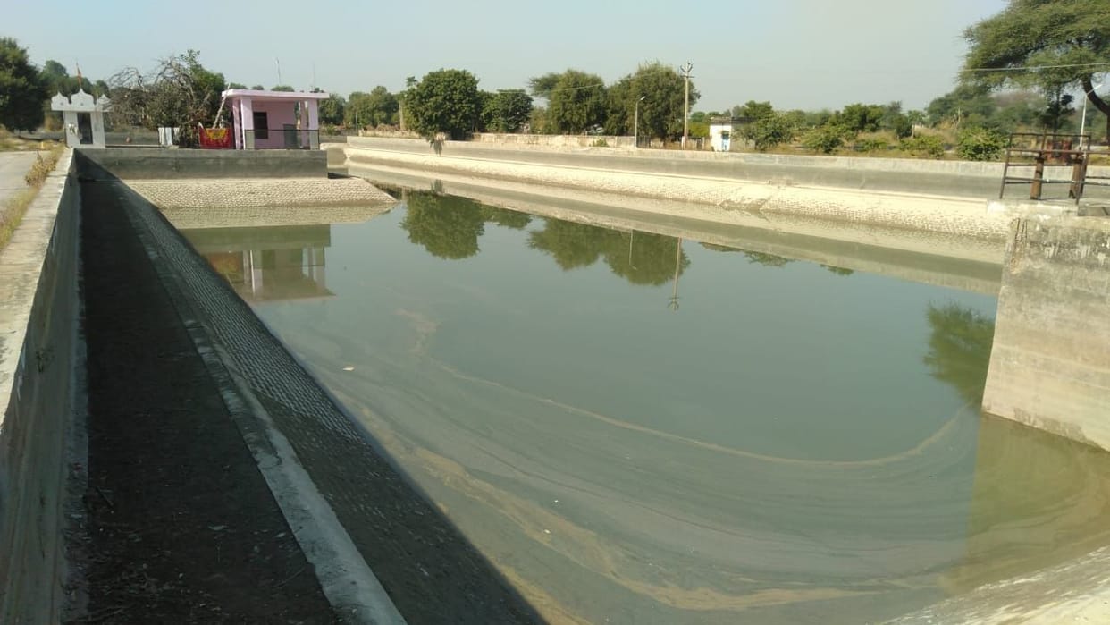 Chaos or helplessness, fighting for water even in winter