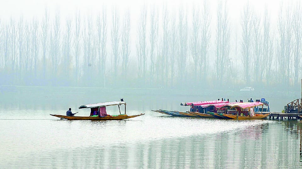 Srinagar temperature reaches minus, clear weather in Jammu division, cold wave begins in Kargil