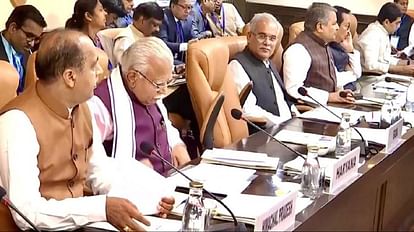 मुख्यमंत्री भूपेश बघेल अन्य राज्यों के सीएम के साथ केंद्रीय वित्तमंत्री की बैठक में शामिल हुए।