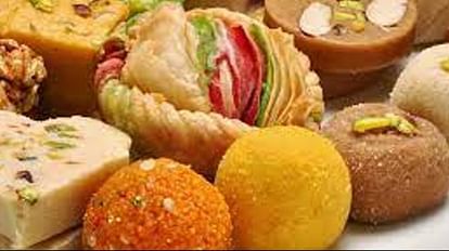 Preparation of unhealthy labels on desi sweets, snacks, opposition to new FSSAI rule begins from Indore