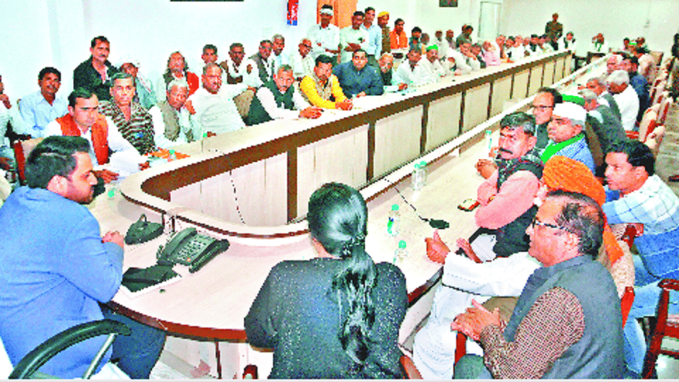Inner Ring Road Dispute between farmers and ADA officers over land acquisition boycott of meeting