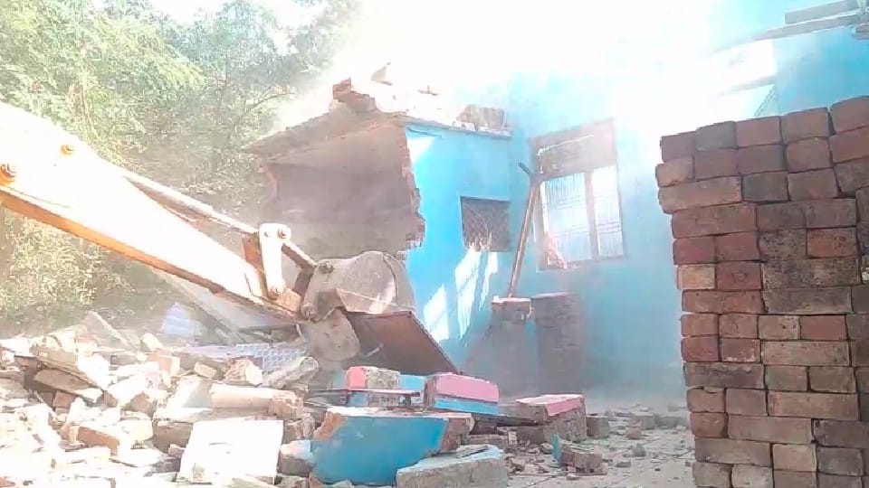 Gwalior: Encroachment was done on forest department's land worth crores, 20 houses demolished
