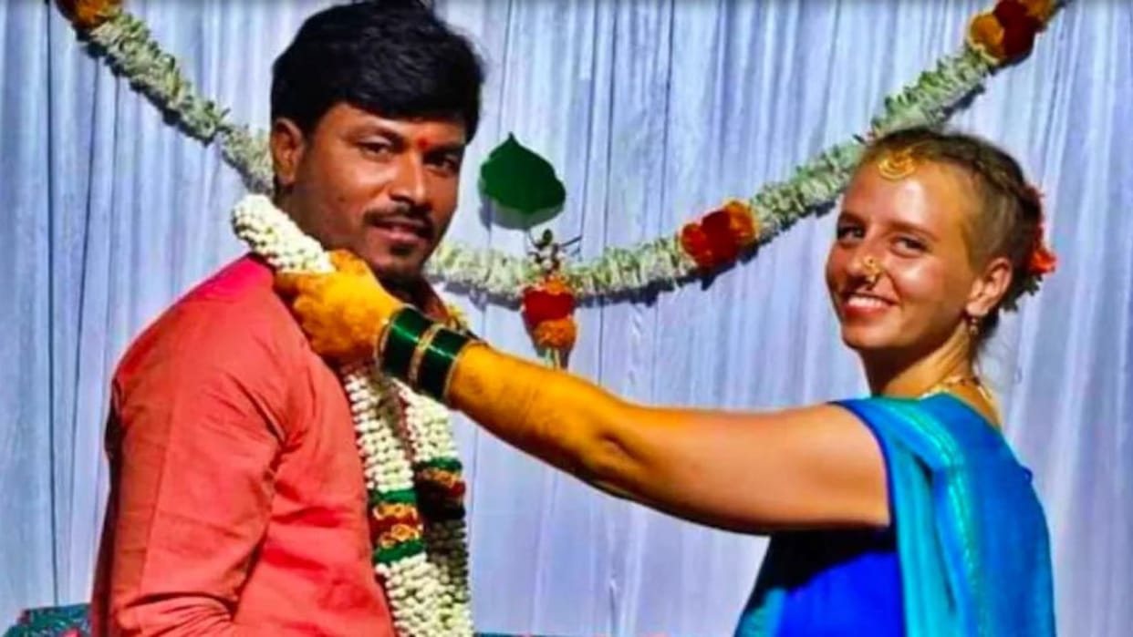 Belgium Girl Got Married With Young Man Of Karnataka  According To Hindu Customs
